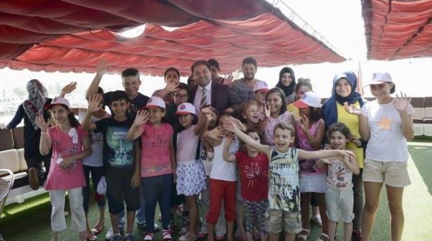 Somalı &Ccedil;ocukların Boğaz Keyfi