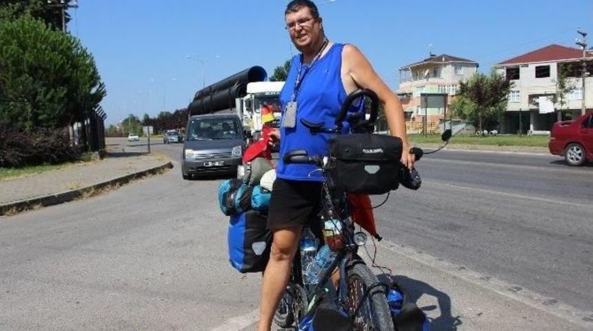 Alman Gezgin, Bisikletle D&uuml;nyayı Dolaşıyor