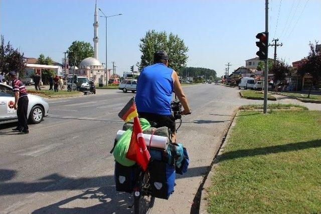 Alman Gezgin, Bisikletle Dünyayı Dolaşıyor