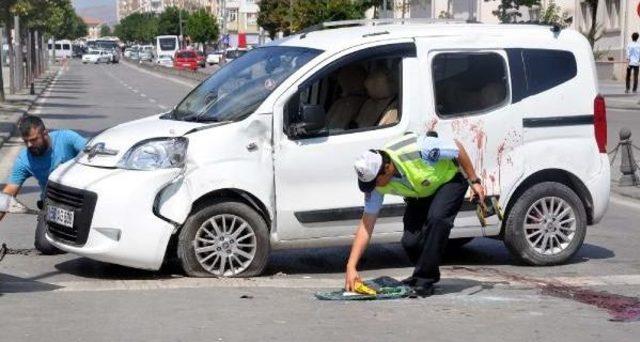 Hafif Ticari Araç Takla Attı: 1 Ölü, 1 Yaralı