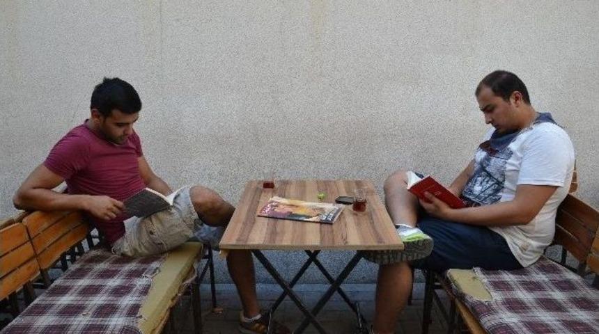 Nazilli&rsquo;de Kitap Okuyana &Ccedil;ay Bedava