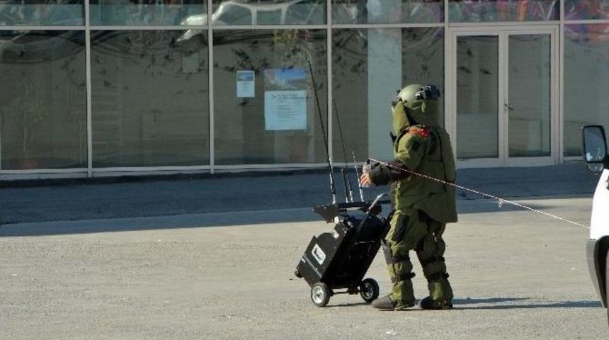 Ş&uuml;pheli &Ccedil;antadan Bez Par&ccedil;aları &Ccedil;ıktı