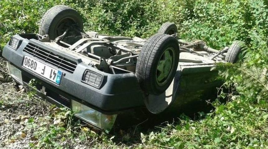 Otomobil Şarampole Yuvarlandı: 5 Yaralı