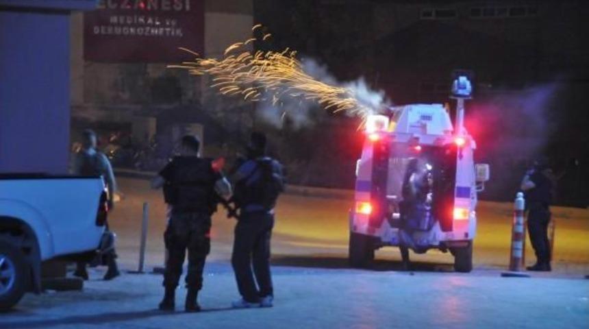 Hakkari'de Cezaevine Ses Bombası, Y&uuml;ksekova'da Jandarmaya Roketli Saldırı