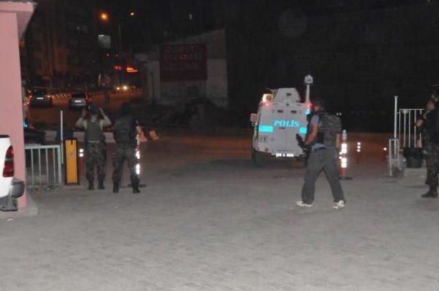 Hakkari'de Cezaevine Ses Bombası, Yüksekova'da Jandarmaya Roketli Saldırı