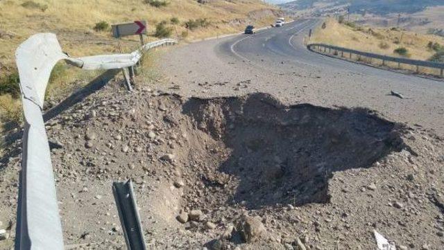 Tunceli -Elazığ Karayolu'nda Askeri Aracın Geçişi Sırasında Patlama (1)