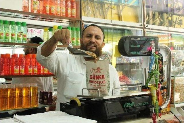 Kuruyemiş Fiyatlarının Düşmesi Esnafı Sevindirdi