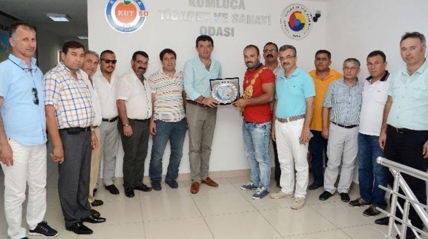 Kutso&rsquo;dan Başpehlivan Okulu&rsquo;ya Plaket