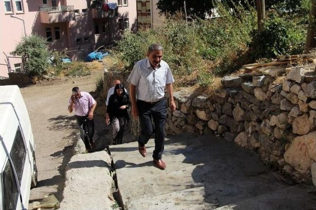 Dik Ve Engebelli Yollara Merdiven Yapıldı