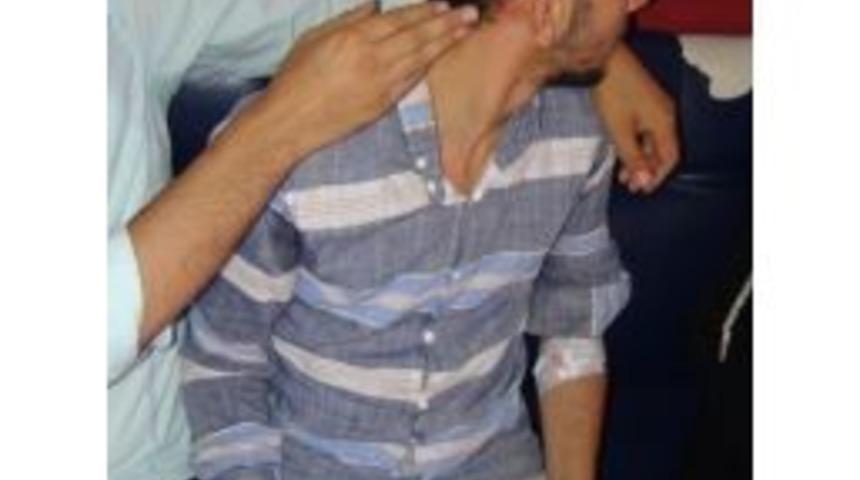 Cami Bah&ccedil;esinde Oturan Genci Akrep Soktu