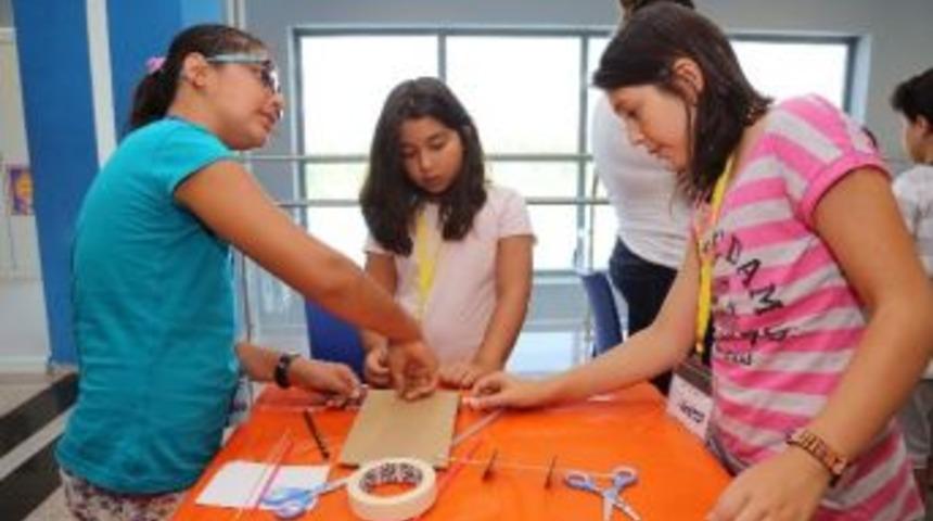 B&uuml;y&uuml;kşehir Bilim Deney Merkezi At&ouml;lyeleri Devam Ediyor