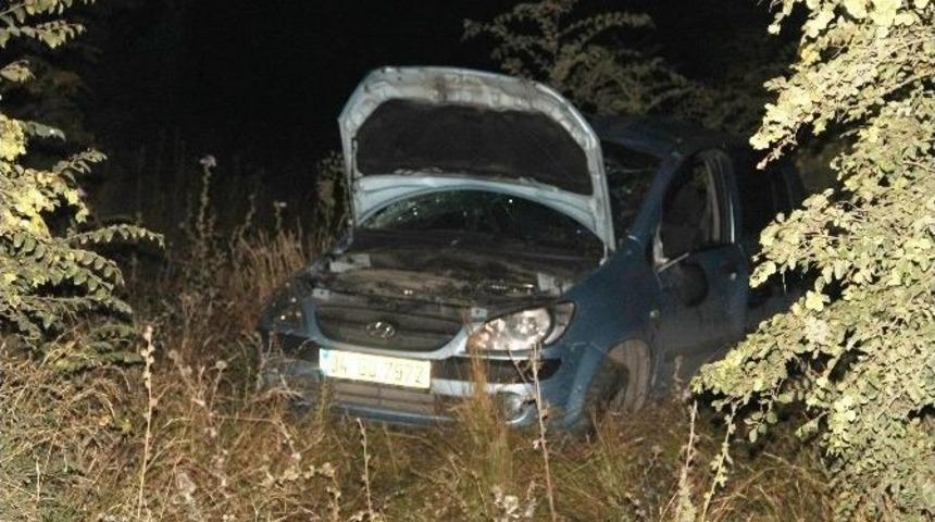 Yoldan &Ccedil;ıkan Otomobil 50 Metrelik Yama&ccedil;tan Aşağıya U&ccedil;tu