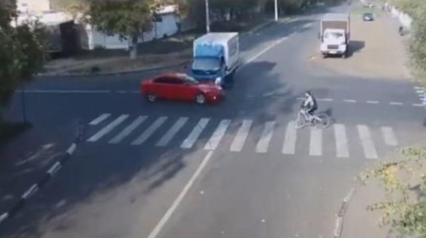 Bisikletli Adam Kazada Şans Eseri Hayatta Kaldı