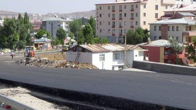 Mihralibey Köprüsü’nün Asfaltı Atılıyor