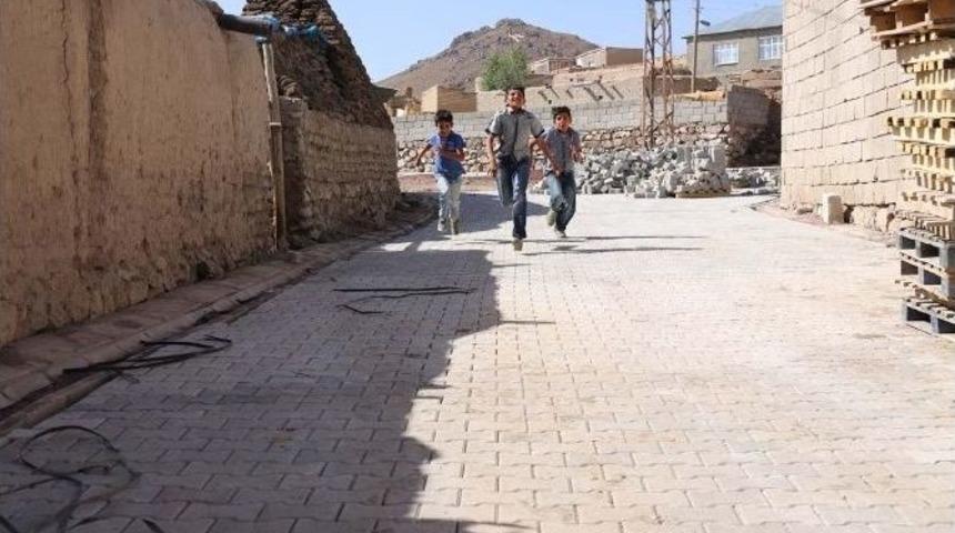 G&uuml;rpınar Belediyesi&rsquo;nden Parke Taşı D&ouml;şeme &Ccedil;alışması