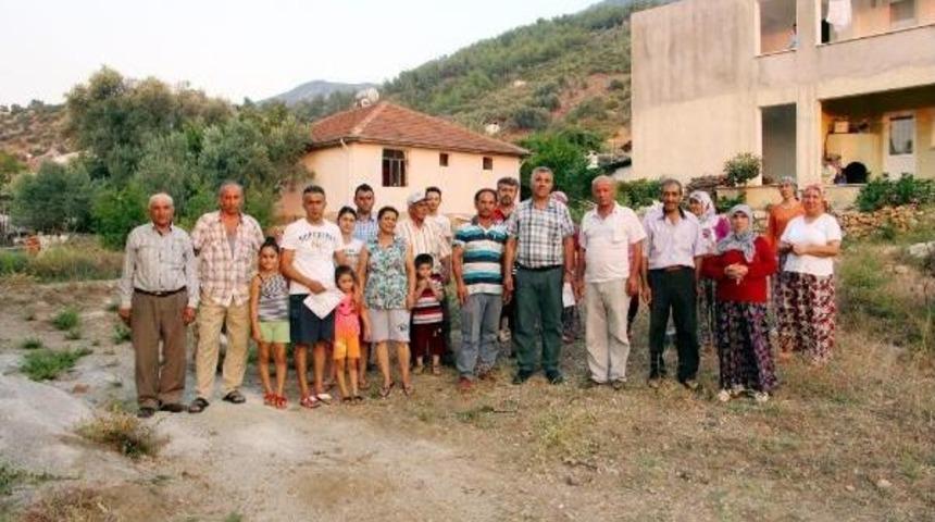 Hazine Arazisi Fiyatının D&uuml;ş&uuml;r&uuml;lmesini Isteyenler Eylem Yaptı