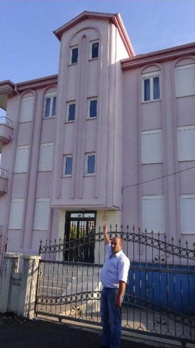 Hırsızlar &Uuml;&ccedil; Daireyi Birden Soydu 1