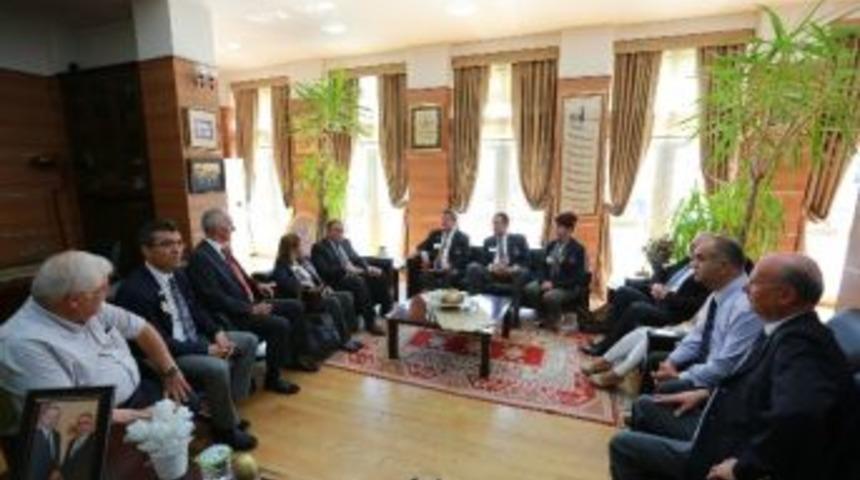 Bolu&rsquo;da Rotary Kul&uuml;b&uuml; &Uuml;yeleri Başkan Yılmaz&rsquo;a Ziyaret Etti