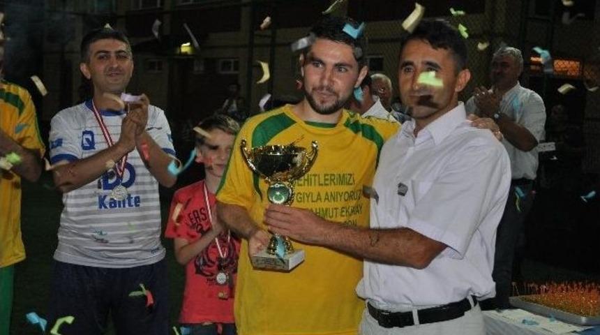 Boz&uuml;y&uuml;k Cihangazi Şehitleri Futbol Turnuvası Sona Erdi