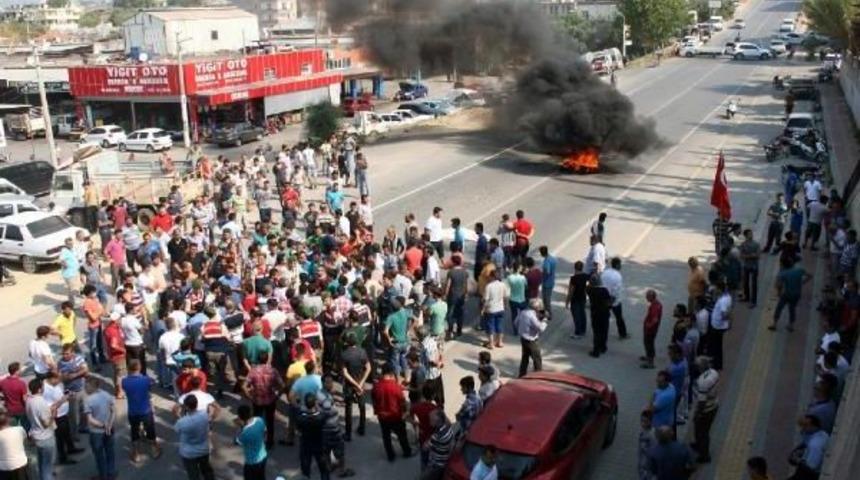 Kazaları Protesto Eden Grup Yolu Trafiğe Kapattı