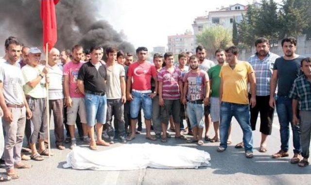 Kazaları Protesto Eden Grup Yolu Trafiğe Kapattı