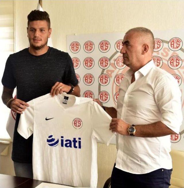 Antalyaspor Diego'yla 4 Yıllık Sözleşme Yaptı