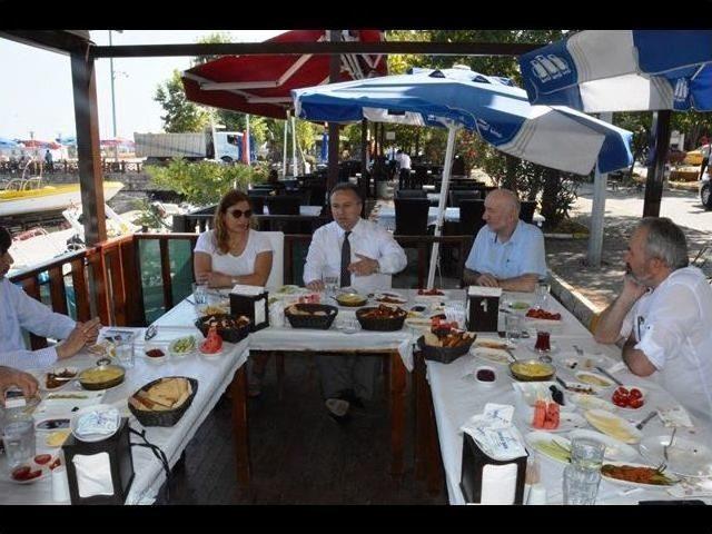 Düzce Valisi Fidan Çalışan Gazeteciler’le Kahvaltı Yaptı