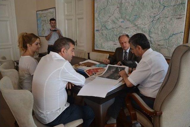 Spil Dağına Yapılacak Otellerin &Ouml;n Projesi Vali Bektaş&rsquo;a Sunuldu 1