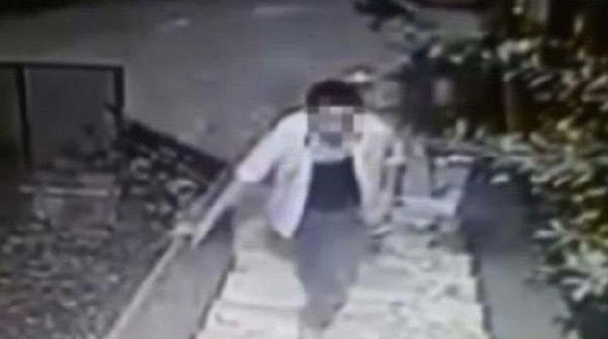 Kız Yurdundaki Jiletli Dehşet G&uuml;venlik Kamerasında