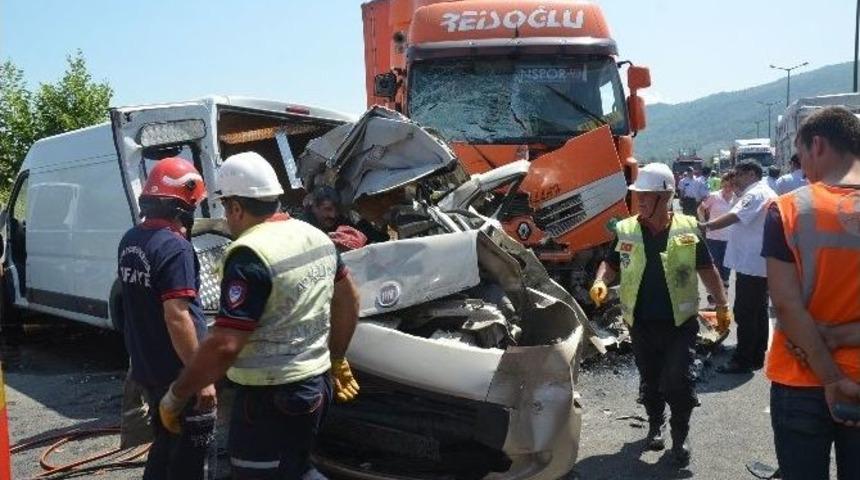 Tem’i Kitleyen Kaza: 2 Yaralı
