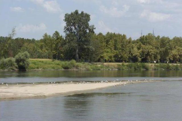 Edirne&rsquo;De Nehir Seviyeleri D&uuml;şt&uuml;, Adacıklar Oluştu 3