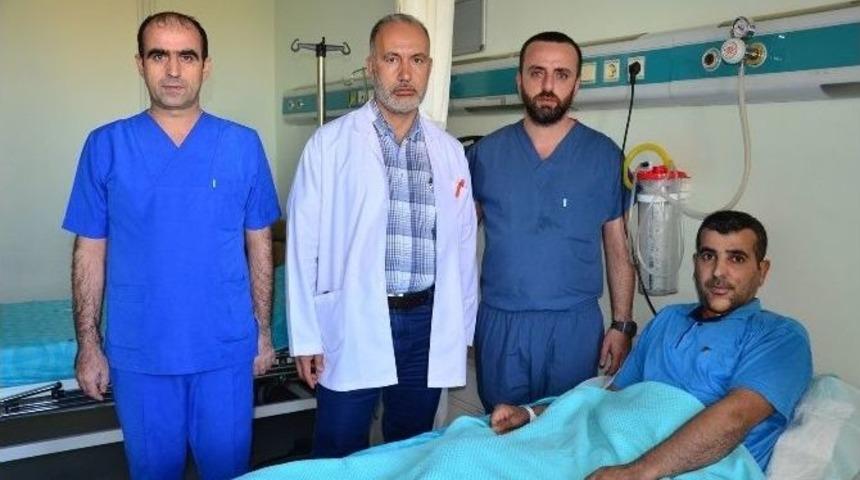 Omuzundan Alınan Dokuyla &Ccedil;ene Yapıldı