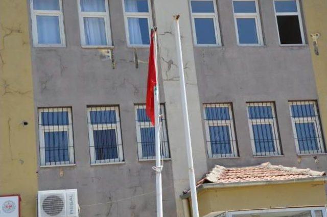 Silvan'da Silahlı Pkk'lılar Mahallelere Hendek Kazıp Polisle Çatıştı (2)