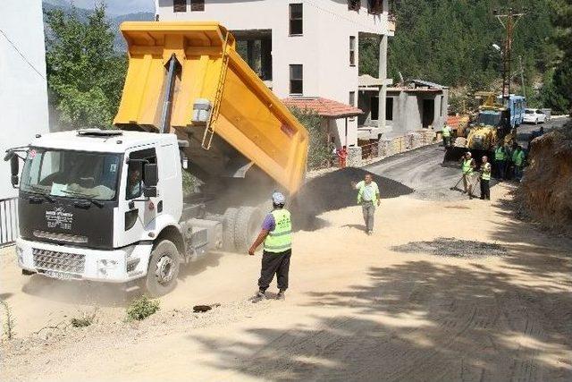 Alanya Belediye Başkanı Yücel, Asfalt Çalışmalarını İnceledi