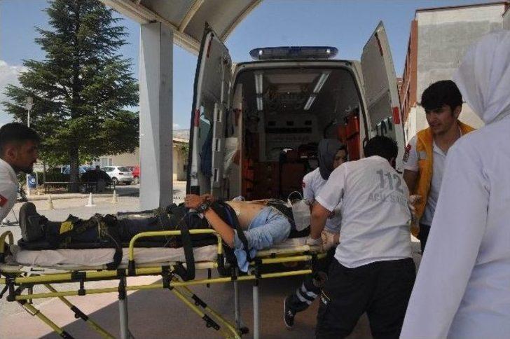 Otomobil İle Hafif Ticari Araç Çarpıştı: 1 Ölü, 5 Yaralı G5