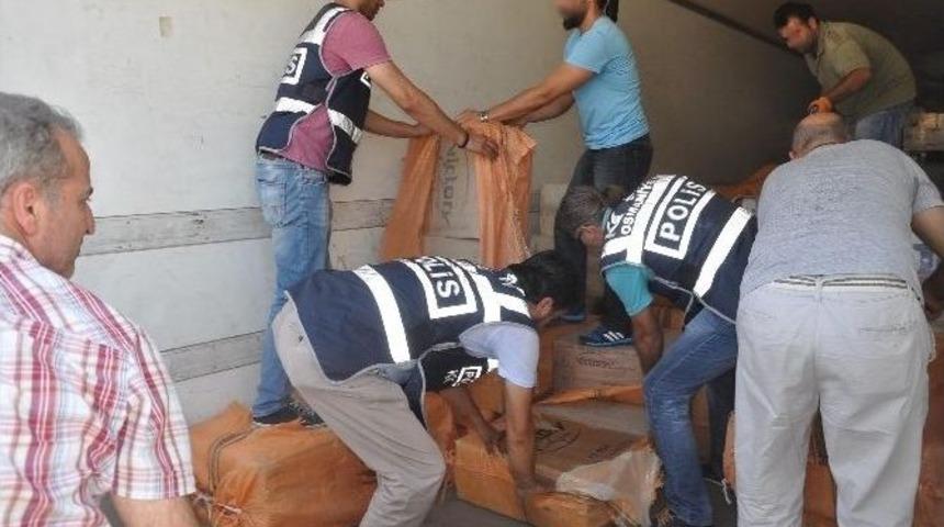 Tır’dan 121 Bin Paket Kaçak Sigara Çıktı