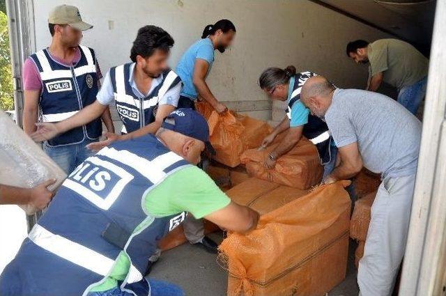 Tır’dan 121 Bin Paket Kaçak Sigara Çıktı