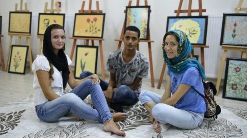 Be&uuml;&rsquo;n&uuml;n Yabancı Uyruklu Konuk &Ouml;ğrencileri &lsquo;ebru Sanatı&rsquo; İle Tanıştı