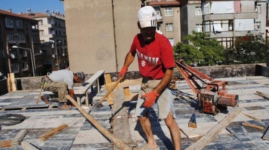 40 Derece Sıcağın Altınca &lsquo;ekmek Parası&rsquo; İ&ccedil;in &Ccedil;alışıyorlar