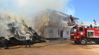 Belediye Başkanı Ahır Yangınına Müdahale Etti