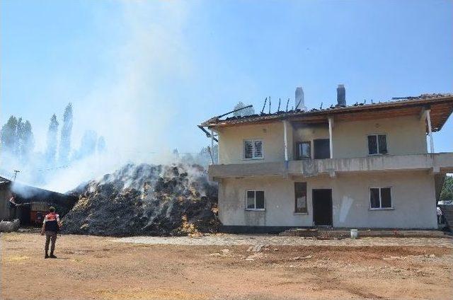 Belediye Başkanı Ahır Yangınına Müdahale Etti