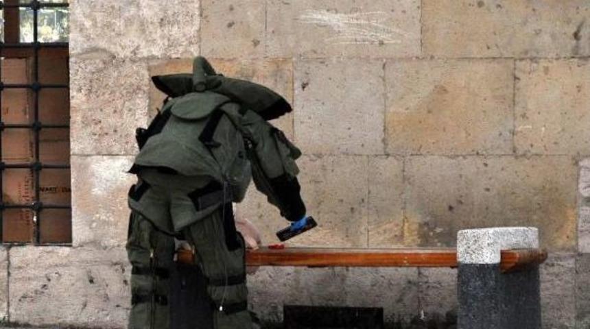 Sivas'ta Ş&uuml;pheli &Ccedil;anta F&uuml;nyeyle Patlatıldı