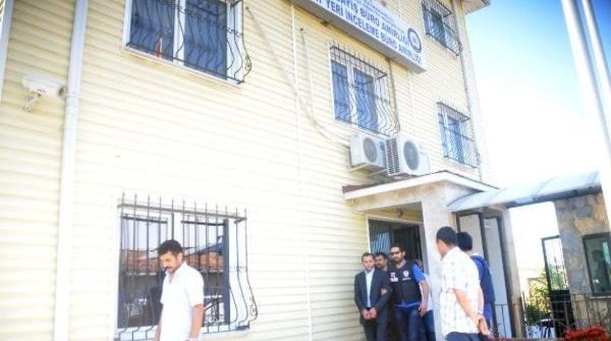 Onur &Ouml;zbizerdik Tutuklandı...