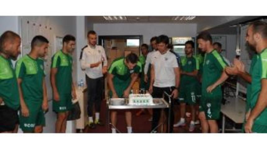 Bursaspor&rsquo;Da Tomas Necid&rsquo;E Doğum G&uuml;n&uuml; S&uuml;rprizi