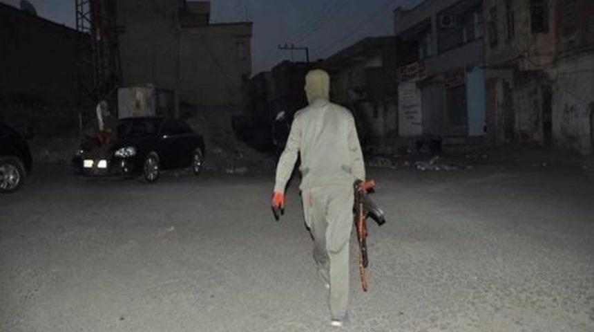 Diyarbakır&rsquo;da Polise Roketli Saldırı: 2 Yaralı