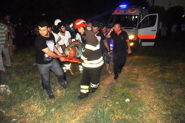 Otomobil Su Kanalına U&ccedil;tu: 4 Yaralı 2