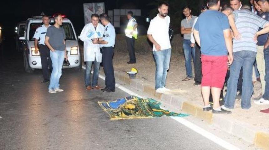 Biri Otomobil &Ccedil;arpması Sonucu, Diğeri Kalp Krizi Ge&ccedil;irerek Can Verdi