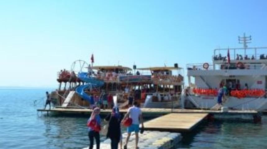 Sarımsaklı&rsquo;da Eğlencede Yeni Trend, Gezi Tekneleri