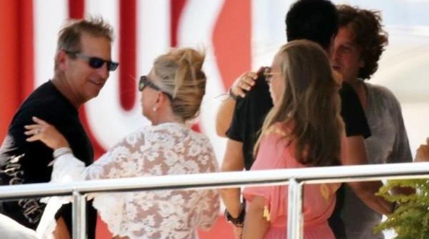 İngiliz Milyarder, Bodrum'da D&uuml;nya Yıldızlarını Karşıladı