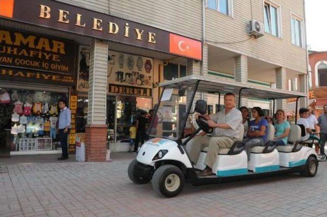 Trafiğe Kapatılan Bulvarda Golf Aracıyla Gezi
